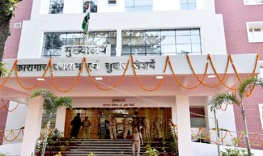उत्तर-प्रदेश  कारागार विभाग : 35 लाख गबन के आरोपी व जांचकर्ता को मिला "गोल्ड मेडल" सजा देने के बजाए दे दिया गया तोहफा