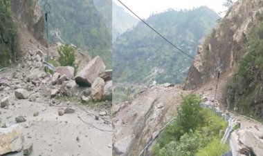 हिमाचल प्रदेश के किन्नौर में चलती बस पर लैंडस्लाइडिंग, किन्नौर-हरिद्वार हाईवे पर एक बस और दो कारें चट्टानों की चपेट में आए, एक यात्री की मौत; 60 से ज्यादा मलबे में दबे