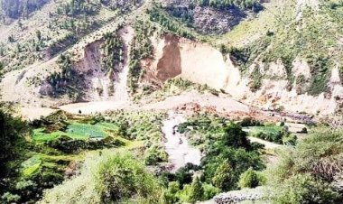 हिमाचल प्रदेश   के लाहौल स्पीति और उत्तराखंड के चमोली में भरभराकर पूरा पहाड़ नदी में समा गया, पानी का बहाव रूकने से कई गांव खतरे में