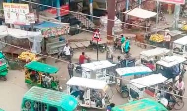 बिजली बनी काल:लखनऊ में बीजेपी की होर्डिंग लगा रहा युवक हाईटेंशन लाइन की चपेट में आया, करंट लगने से मौके पर मौत
