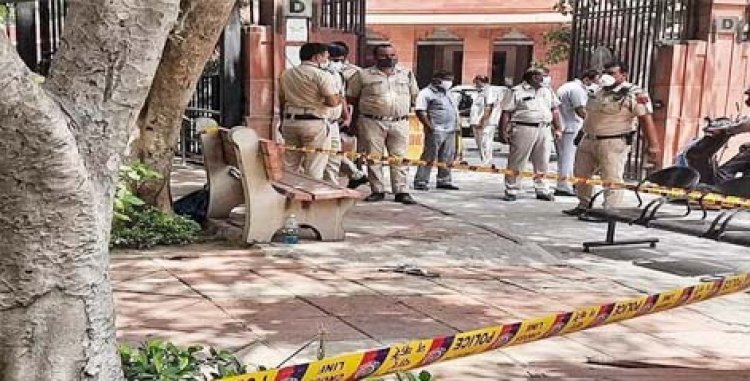 सुप्रीम कोर्ट के सामने आग लगाने वाले युवक की RML अस्पताल में हुई मौत, युवती की हालात गंभीर