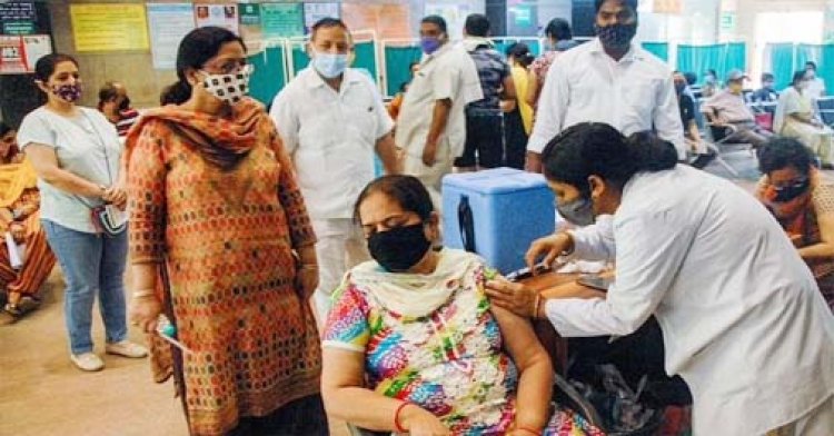 राज्यों और केंद्र शासित प्रदेशों को केंद्र से मिली 59.86 करोड़ कोरोना वैक्सीन, 4.05 करोड़ डोज स्टॉक में अब भी मौजूद
