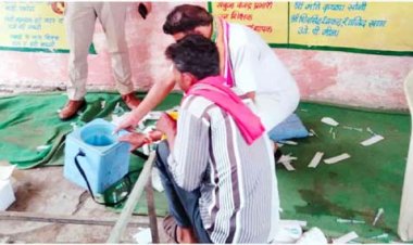 कोरोना वैक्सीन को लगाने ANM ने किया मना तो वैक्सीनेशन सेंटर में कर दी जमकर तोड़फोड़, शराब के नशे में धुत दो शख्स पहुंचे थे टीका लगवाने