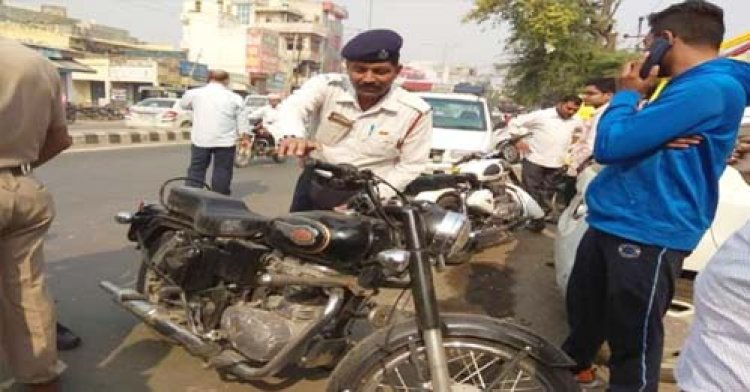 बिना नंबर की बुलेट से पहुंचे ‘दारोगा जी’, SSP ने रोककर निकाली चाबी और बाइक की सीज