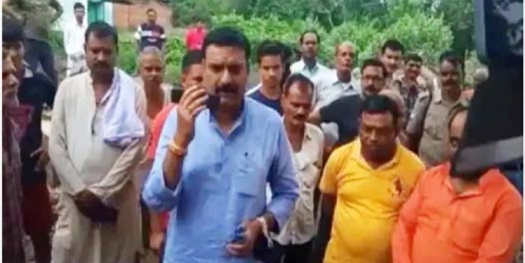 बीजेपी विधायक शशांक त्रिवेदी  से लोगों ने की SDM की शिकायत तो फोन कर के बोले- ऐसे अधिकारियों को जूते मारने चाहिए