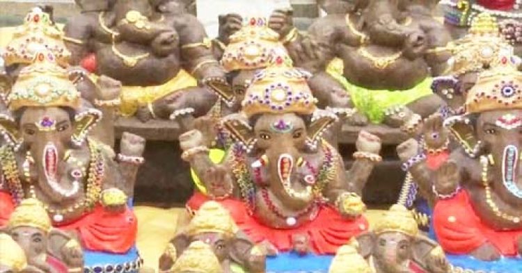 मध्य प्रदेश : भोपाल में बन रहे हैं इको फ्रेंडली गणेश, गाय के गोबर से बनाई जा रही हैं गणेश मूर्तियां, गणेश उत्सव को लेकर जारी गाइडलाइन