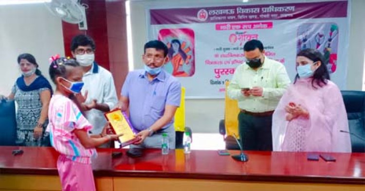 मेहनत रंग लाती है : मिशन शक्ति के तृतीय चरण के तहत प्राधिकरण द्वारा चित्रकला एवं क्राफ्ट कला प्रतियोगिता के प्रतिभागियों को पुरस्कार वितरण किया गया