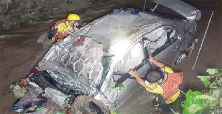उत्तराखंड : भारी बारिश के कारण देहरादून में हुआ बड़ा हादसा, नाले में गिरी कार, एक व्यक्ति की बचाई गई जान, दूसरे की तालाश में SDRF तलाश में जुटी