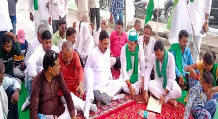 लखनऊ में किसान नेताओं ने भिठौली क्रासिंग के पास सड़क जाम किया, परिवर्तन चौक पर भी पहुंचे किसान