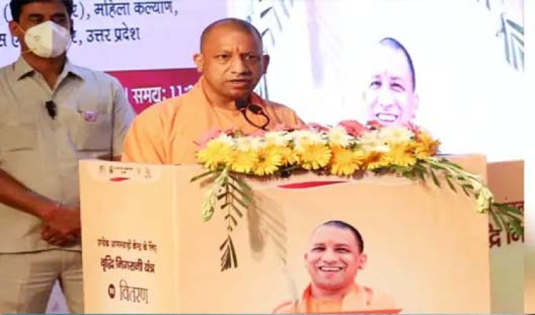 CM योगी ने दिए 1.23 लाख मोबाइल और 1.87 लाख इन्फैंटोमीटर, बोले- कोरोना नियंत्रण में UP मॉडल बना, इसमें आंगनबाड़ी बहनों का बड़ा योगदान