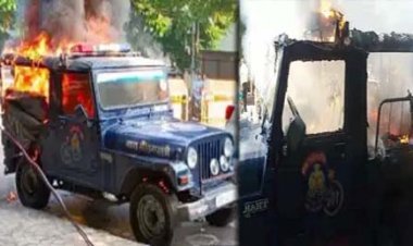 लखनऊ में प्रदर्शनकारियों ने पुलिस वाहन में लगाई आग. लखीमपुर हिंसा के विरोध में धरना दे रहे अखिलेश यादव गिरफ्तार
