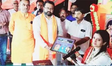 उत्तर प्रदेश : 11 हजार रुपए देने की घोषणा कर BJP विधायक ने दिए सिर्फ 1000, लोगों ने सम्मान ही वापस ले लिया