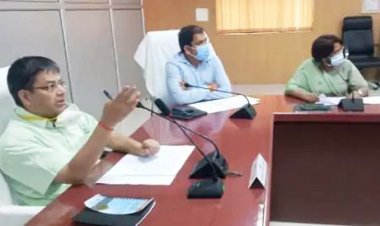 22 चौराहों पर लगेंगी स्मार्ट डिवाइस, ओवरब्रिज निर्माण में तेजी लाने का निर्देश, विकास योजनाओं पर हुई समीक्षा बैठक :  अयोध्या