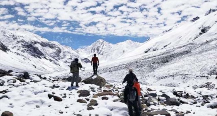 उत्तराखंड : वायु सेना का रेस्क्यू ऑपरेशन जारी, लमखागा पास में फंसे 17 ट्रेकर्स में से अब तक 11 की मौत