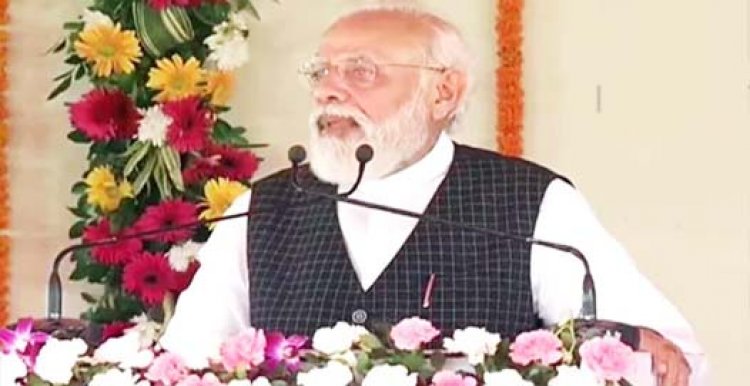 प्रधानमंत्री नरेंद्र मोदी का वाराणसी दौरा : वाराणसी में बोले पीएम-अब गरीब का बेटा भी बनेगा 'डॉक्टर', काशी को दी करोड़ों की सौगात