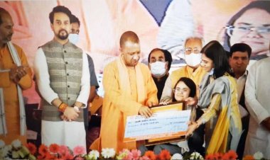 सीएम योगी के तोहफों की लिस्ट : सीएम योगी ने खिलाड़ियों को दिए 32.50 करोड़ के चेक, बोले-कोरोना संकट में भी देश के लिए लड़ते रहे पैरालंपियन