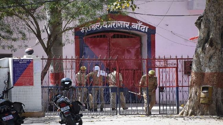 बांदा जेल जॉइन न करने पर मिली दोहरी सजा : निलंबन के अगले ही दिन जारी की डीपीसी, शिकायती जेल अफसरों पर शासन नही कर रहा कोई कार्यवाही