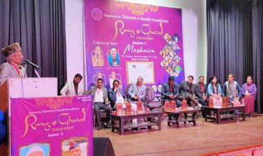 तहज़ीब-ए-अवध फाउंडेशन के द्वारा रंग-ए-ग़ज़ल सीज़न 2 मुशायरे का आयोजन किया गया, उर्दू अकैडमी में आयोजित मुशायरे में मशहूर शायरों ने अपना कलाम पेश किया