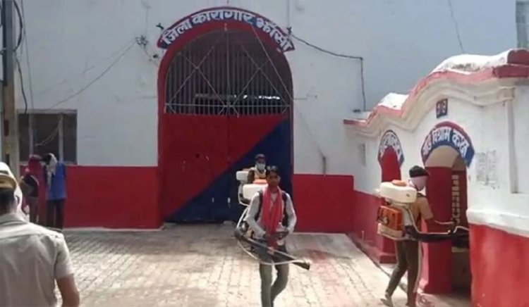 झांसी जिला जेल में कोरोना की दस्तक : जेल प्रशासन में मचा हड़कंप, मामले को दबाने में जुटा प्रशासन, समीक्षा बैठक के एक दिन बाद ही मिला संक्रमण का मामला