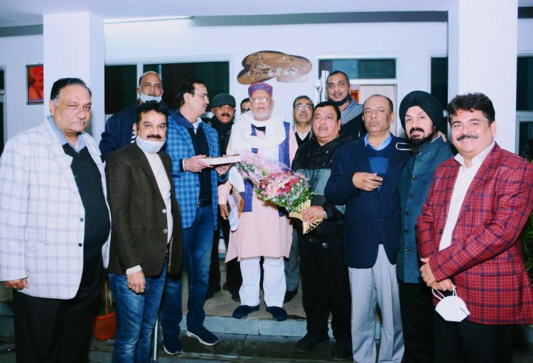 जीएसटी न बढ़ाए जाने पर वित्त मंत्री सुरेश खन्ना का जोरदार स्वागत, राजधानी के कपड़ा व्यापारियों ने किया अभिनंदन