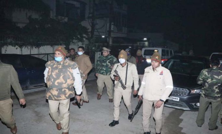 न्यूजर्सी में बैठकर मकान मालिक ने अपना घर लुटते हुए लाइव देखा, पुलिस एनकाउंटर में एक घायल
