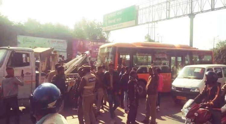 कानपुर: तेज रफ्तार ई-बस ने बाइक सवारों को मारी टक्कर, छह घायल, एक की हालत गंभीर