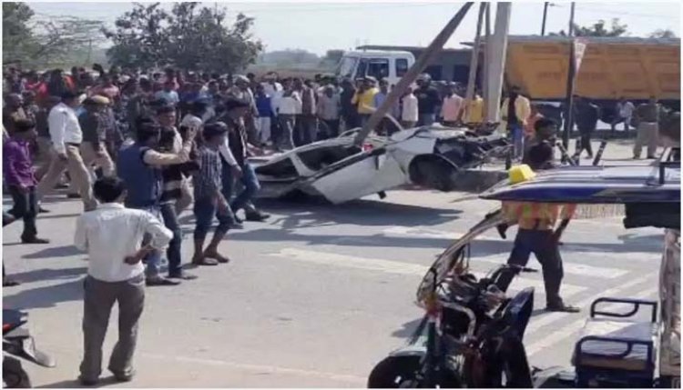 मैनपुरी में दर्दनाक सड़क हादसा : कार के ऊपर ट्रक पलटने से पति-पत्नी की दर्दनाक मौत