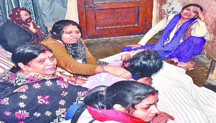 मेरठ में वेस्ट एंड रोड पर टेंपो पलटने से अगस्त्य उर्फ वासु की टूट गई सांसों की डोर, दीवान स्कूल की मेरिट में टॉप पर था होनहार वासु