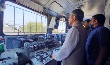 दो ट्रेनें बमुश्किल बच निकलीं : 'कवच' ने ट्रेन को 380 मीटर पहले रोका, रेलमंत्री वैष्णव खुद थे सवार, देखें वीडियो