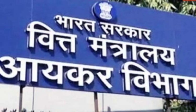 लखनऊ : उद्यमिता विकास संस्थान के निदेशक देवेंद्र प्रताप सिंह के दिल्ली आवास से पांच करोड़ रुपये बरामद, नोएडा-गाजियाबाद में भी छापा