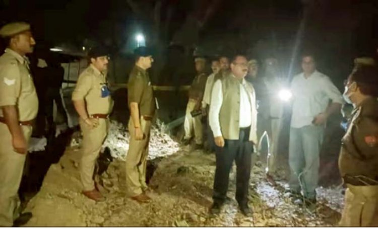 उत्तर प्रदेश के अमेठी में जमीनी विवाद को लेकर पूर्व प्रधान समेत चार की हत्या, गांव के लोगों में आक्रोश