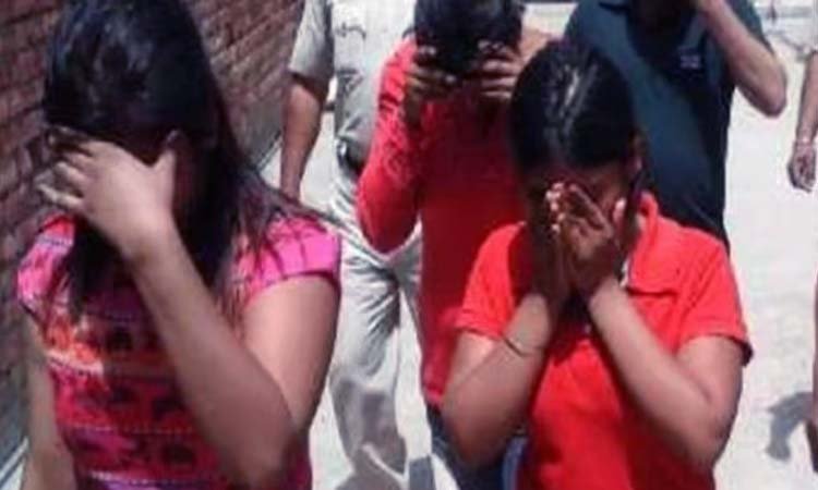 अंबेडकर नगर में हाई प्रोफाइल सेक्स रैकेट का पर्दाफाश : होटल के 10 कमरों में अंतरंग थे दस युवक और आठ युवतियां