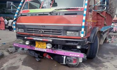 मेरठ  : कैंटर ने छात्र को 150 मीटर तक घसीटा : पहले स्कूटी में टक्कर मारी, बोनट के बीच फंसी छात्र की जिंदगी