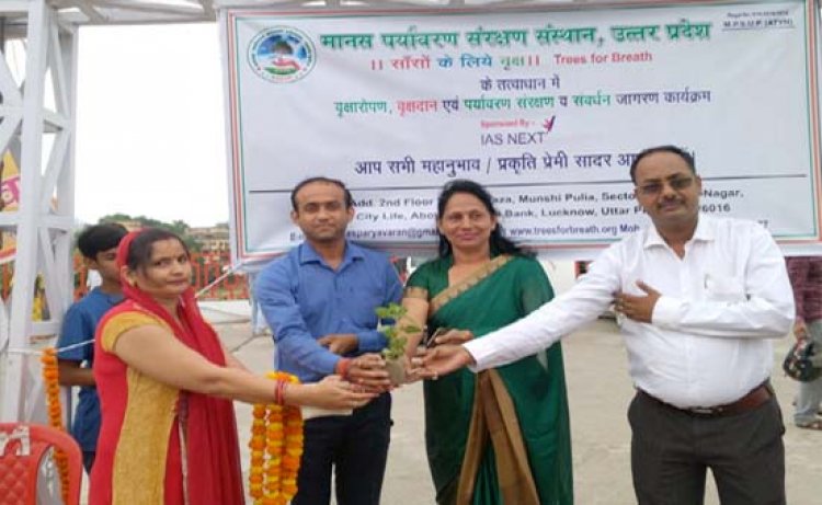 बड़े मंगल पर हनुमान जी को प्रिय ‘तुलसी’ के 3500 से अधिक पौधों का लखनऊ में किया गया दान