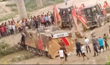 नेपाल के रूपनदेही जिले के भैरहवां-परासी मार्ग पर यात्रियों से भरी बस रोहिणी नदी में गिरी : 9 लोगों की मौत, 23 घायल
