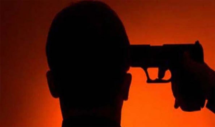 बाउंड्रीवाल कूदकर घर में घुसे बदमाश :  कनपटी पर तमंचा सटा एक लाख कैश सहित 3 लाख के जेवर लूट ले गए