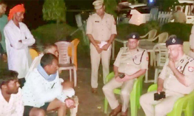 हाथरस में सादाबाद मार्ग पर भीषण सड़क हादसा, डंपर ने कावड़ियों को कुचला, छह की मौत, चालक गिरफ्तार