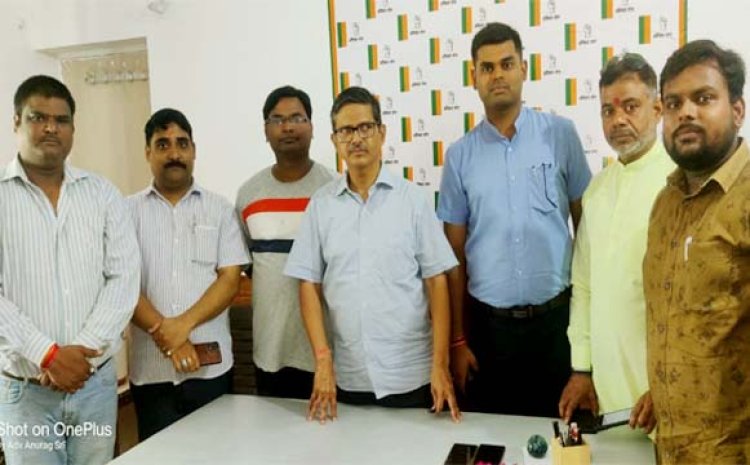 जिलाध्यक्ष नीरज शर्मा : आप भी अधिकार सेना के साथ जुड़िये अधिकार सेना प्रतिभावान, ईमानदार, कर्मठ, कार्यकर्ताओं की क्षमता का आकंलन कर उनको ससम्मान जिम्मेदारी देगी