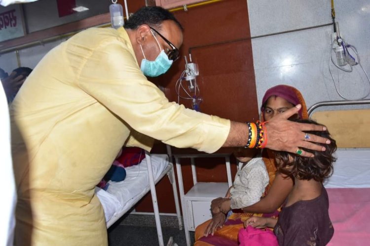 उपमुख्यमंत्री ब्रजेश पाठक ने दिलकुशा में दीवार गिरने से हुई दुर्घटना का  निरीक्षण किया, वित्तीय सहायता प्रदान करने के  दिये सख्त निर्देश