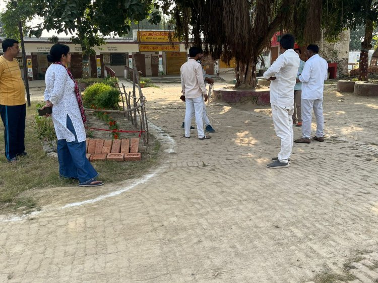सांसद कौशल किशोर के द्वारा कल घोषित की गई रीमा वर्मा नशा मुक्त मार्ग बनाने हेतु सड़क की नाप  ली गईं