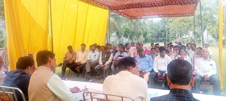प्रदेश के समस्त जनपदों में लोनिवि अभियंताओं ने दिया धरना : तीस अनुस्मारक, नींद में प्रशासन, अभियंताओं का जोरदार प्रदर्शन, 17 से कार्यबहिष्कार