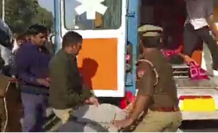 अयोध्या के रुदौली कोतवाली में अनियंत्रित होकर भीड़ में घुसी पिकअप, हादसे में चार की मौत