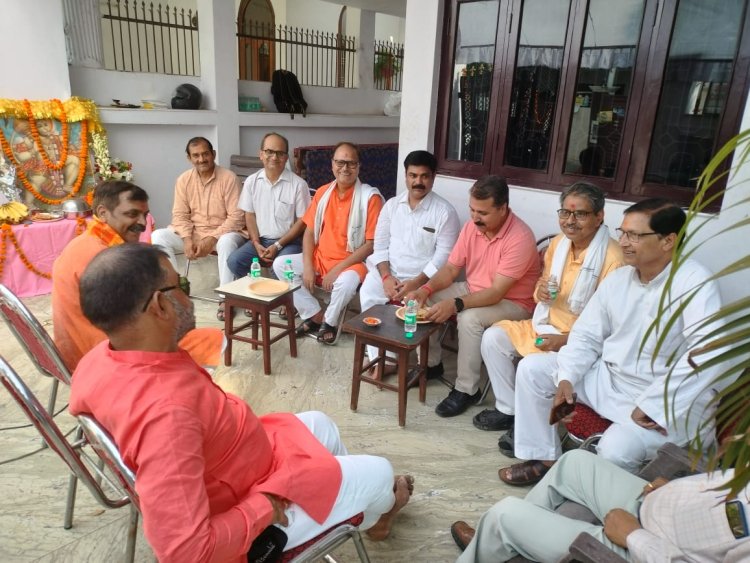 लखनऊ :  A 960 सेक्टर-आई,   प्राचीन काबर कुआँ मंदिर, आशियाना  में बड़े मंगल पर बजरंगबली का भंडारा संपन्न हुआ