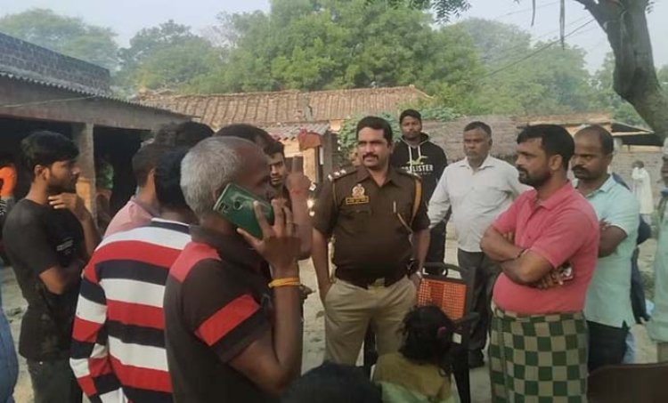 अयोध्या में कलयुगी बेटे ने अपने माता-पिता को फावड़े से काट डाला, पत्नी से झगड़े के बाद था आग बबूला