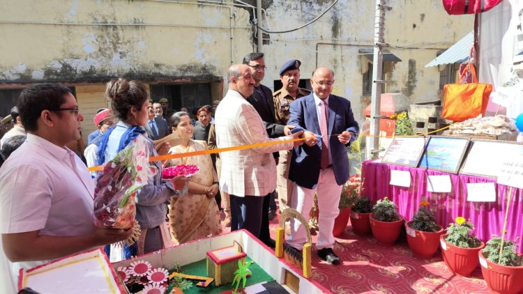 खूब पसंद की गई कैदियों की हस्त निर्मित वस्तुएं