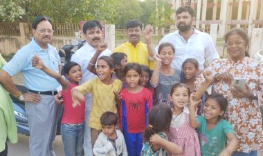 ब्रज की रसोई कराती है आशियाना क्षेत्र में निःशुल्क भोजन वितरण