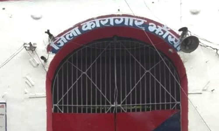 मजिस्ट्रियल जांच में दोषी जेलर को मिला आईजी का स्वर्ण पदक