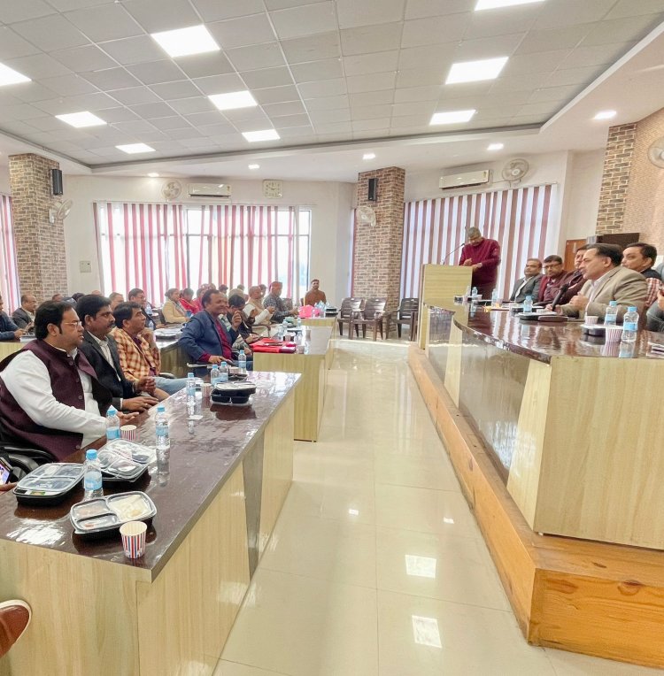 व्यापारियों को नोटिस भेजकर पेनाल्टी वसूलना गलत: अमरनाथ