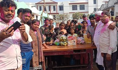 होली के हुड़दंग में रंगी बस्ती: इण्डियन हेल्पलाइन सोसाइटी ने जरूरतमंद बच्चों संग मनाया होलीकोत्सव