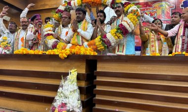 उत्तर प्रदेश राज्य कर्मचारी महासंघ द्वारा होली मिलन समारोह का भव्य आयोजन